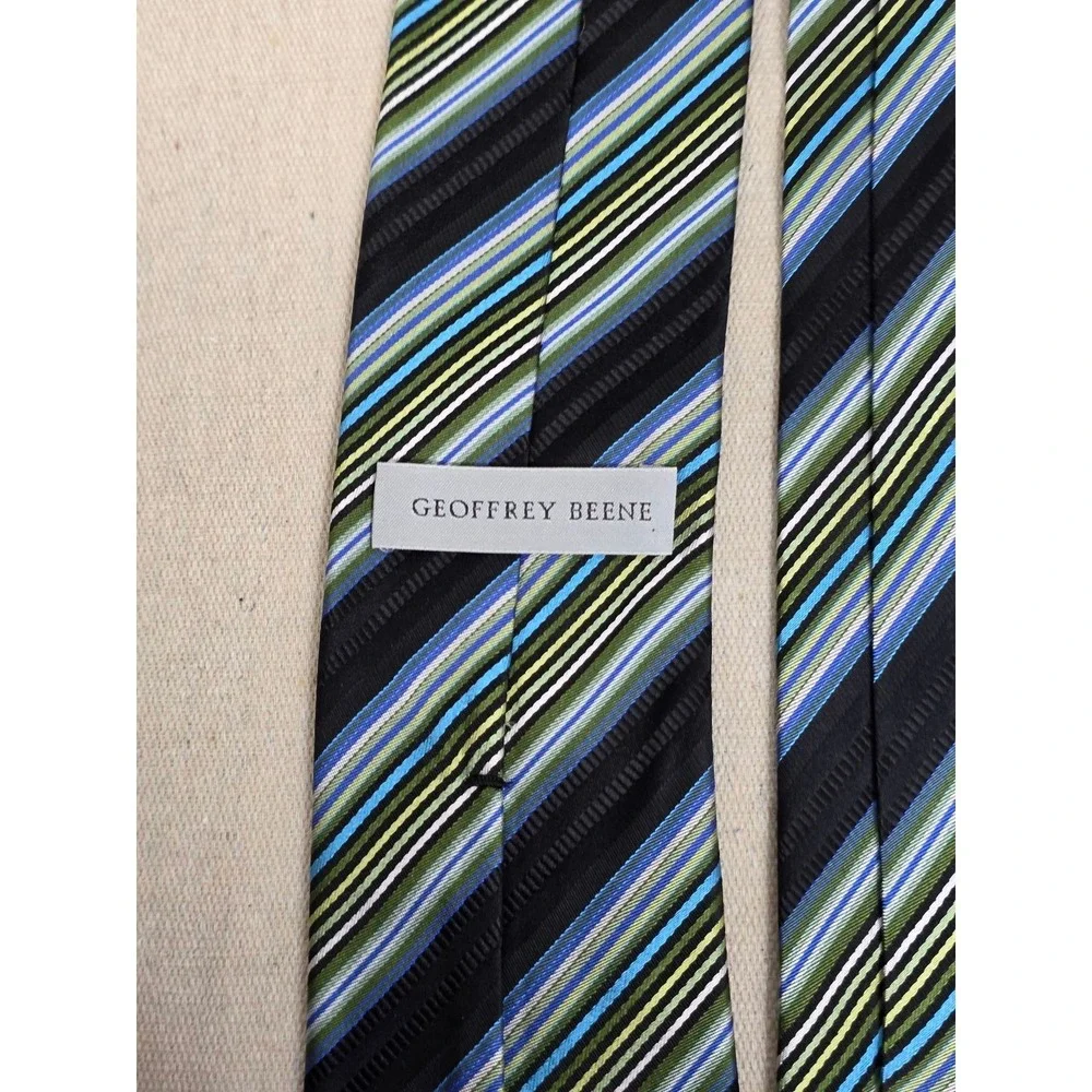 Geoffrey Beene Mens Silk Necktie Blue Green Black Diagonal‎ Striped Hand Made